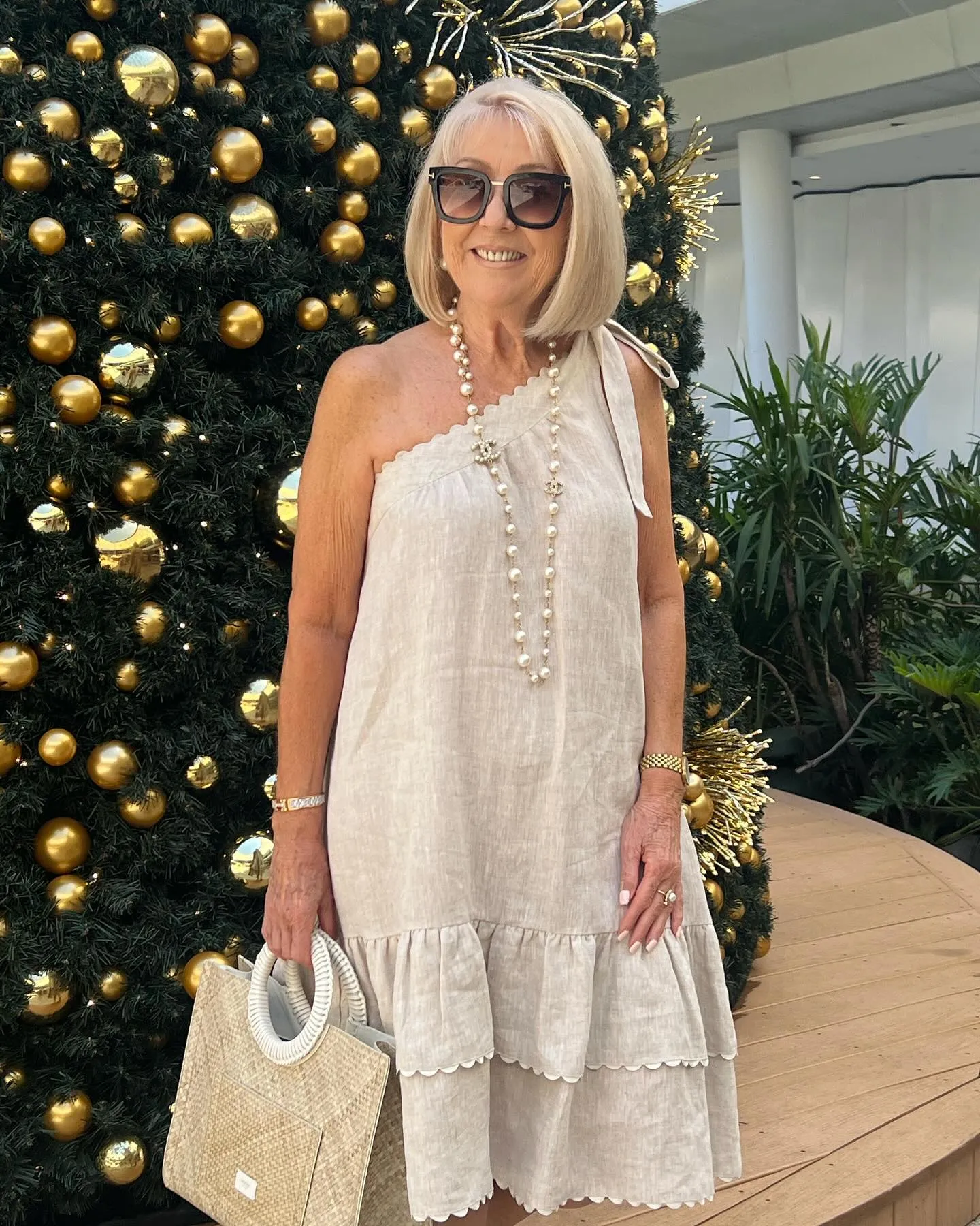 Chic Plus Size Off-the-Shoulder Bow Tunic Dress for Elegant Style