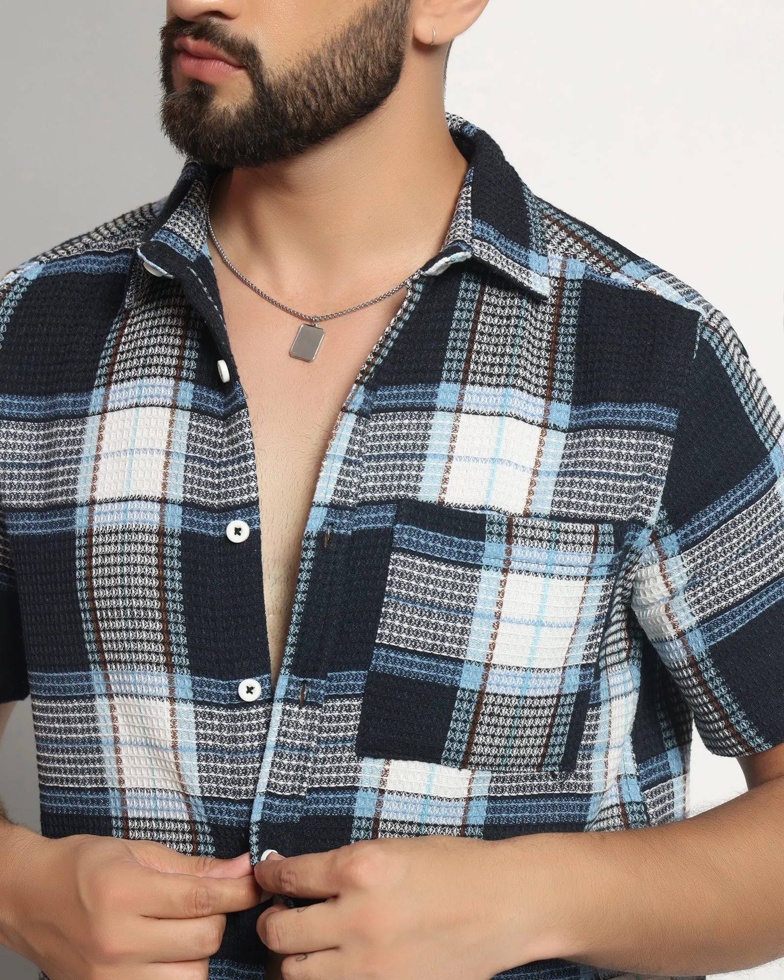 Chimpaaanzee Men Navy & White Regular Fit Shirt