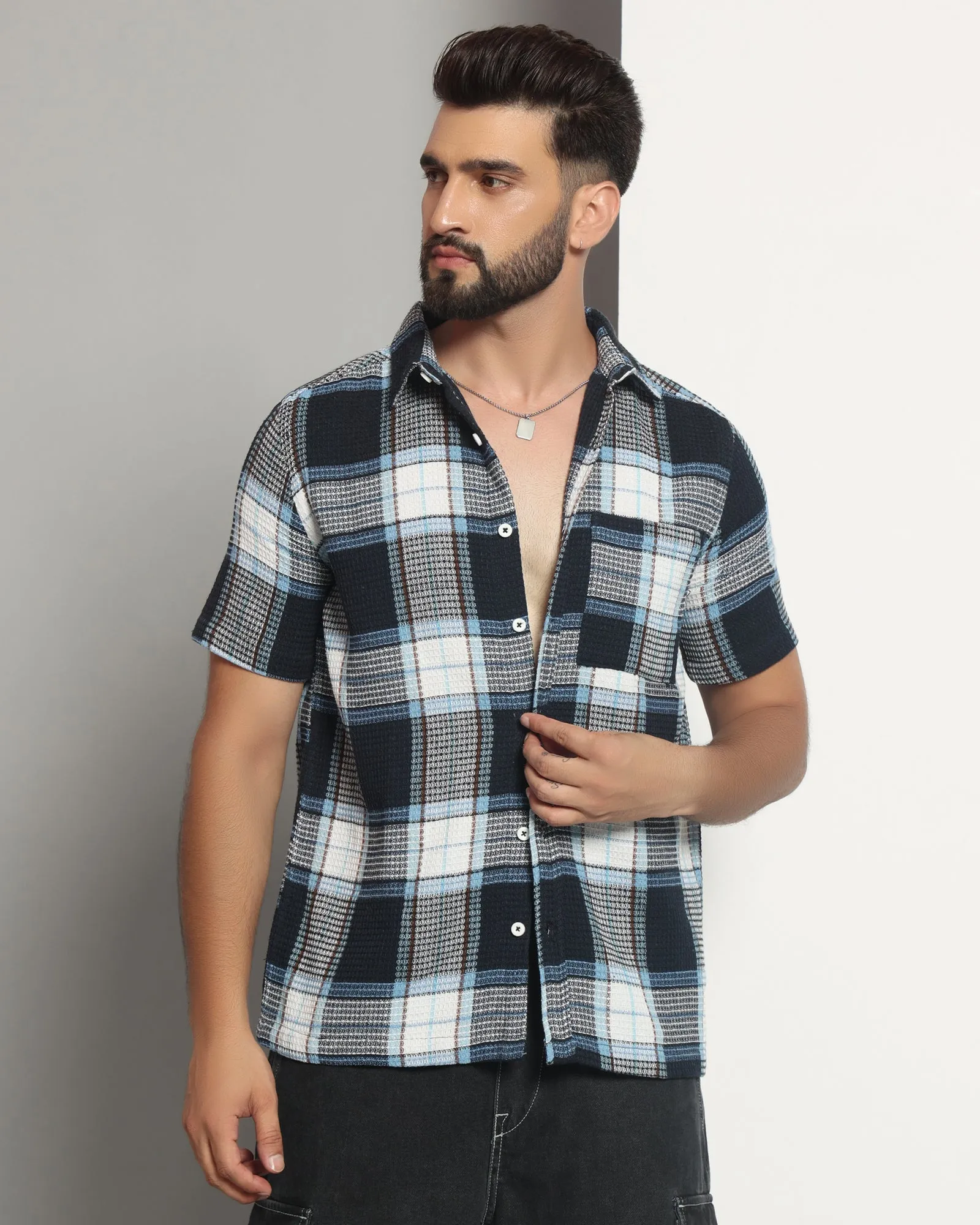 Chimpaaanzee Men Navy & White Regular Fit Shirt