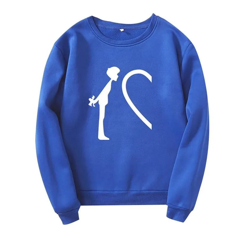 Couple hoodies kiss