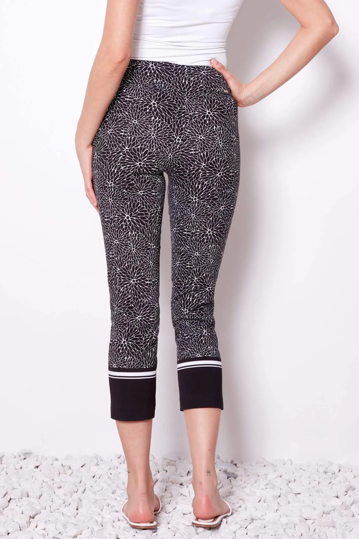 Up Pants 68484 Edge Cropped Trousers Black 2650